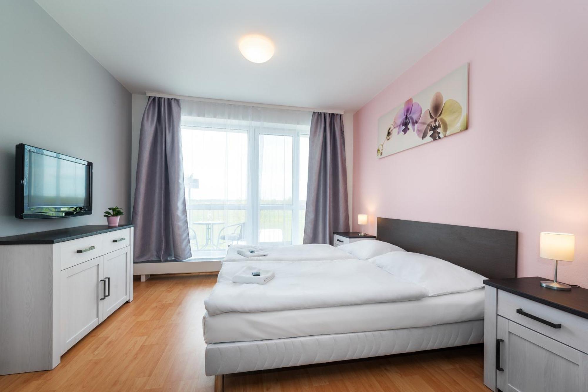 Relax Park Trebon I Aparthotel Exterior photo